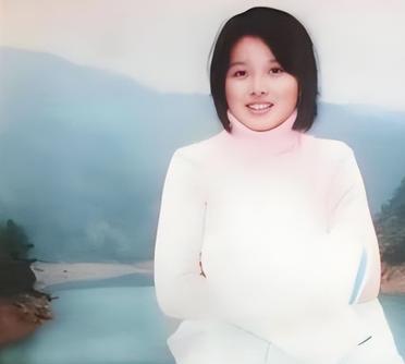一个家原本有生意、有积蓄，也有孩子读大学带来的盼头。可从2004年11月16日开