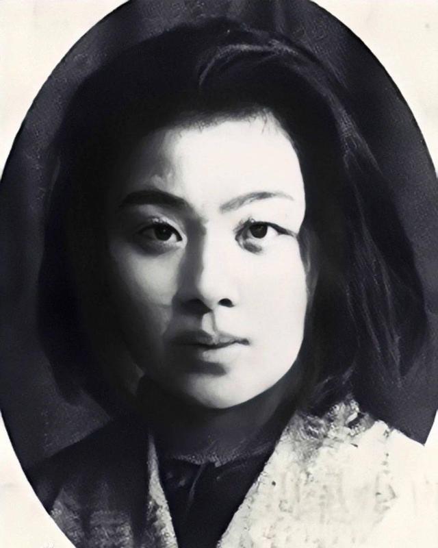 1980年，76岁的丁玲，发文痛骂78岁的沈从文：“贪生怕死的胆小鬼，斤斤计较个