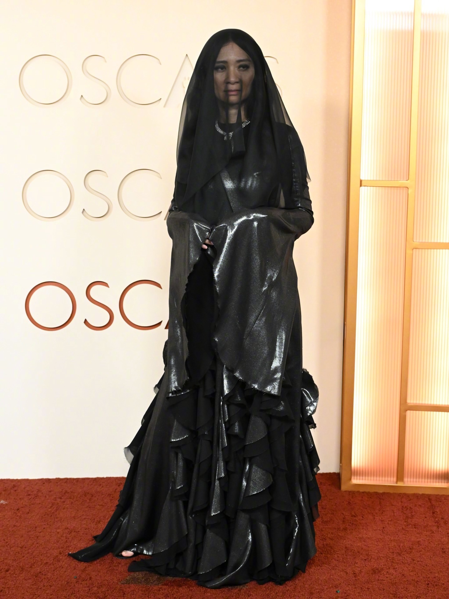 让人眼前一黑的赵婷ChloeZhao！亮相第98届奥斯卡颁奖典礼，身穿的是G
