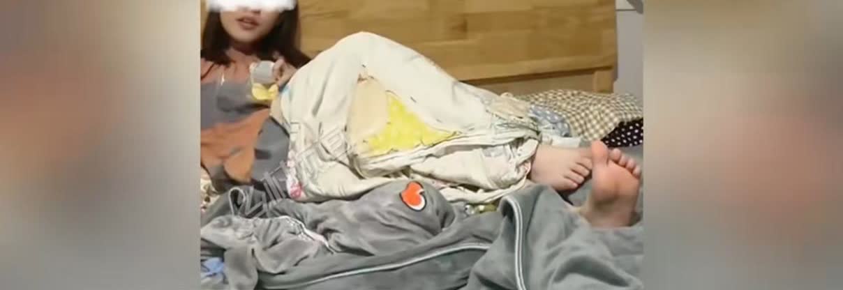 河北男子在外跑了一天的外卖，妻子在家睡觉看剧没做饭。男子问她为何不做，可妻子却理