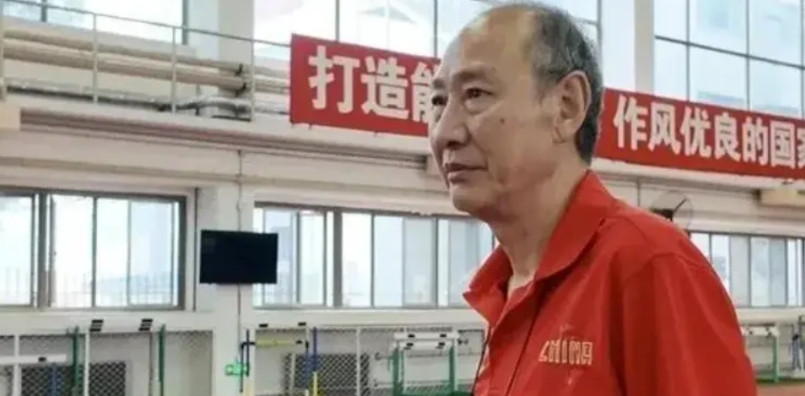 铁打的孙海平，流水的跨栏选手。看着陈圆将跑到了13秒18，孙海平不禁心潮起伏。这