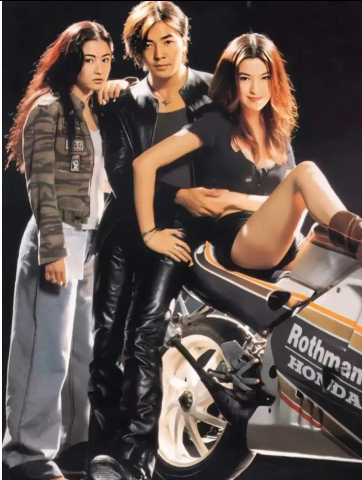 流行是一场轮回。那个年代张柏芝穿着宽腿裤，正是现在流行的；郑伊健的皮裤，汪峰一直