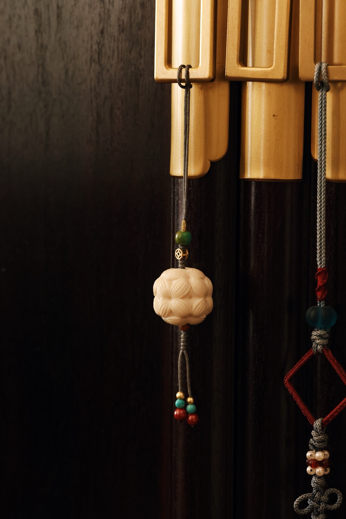 猛犸|花珠挂件料质细腻，雕刻圆珠之形，有吉祥寓意，可作手机挂、包挂等，富含