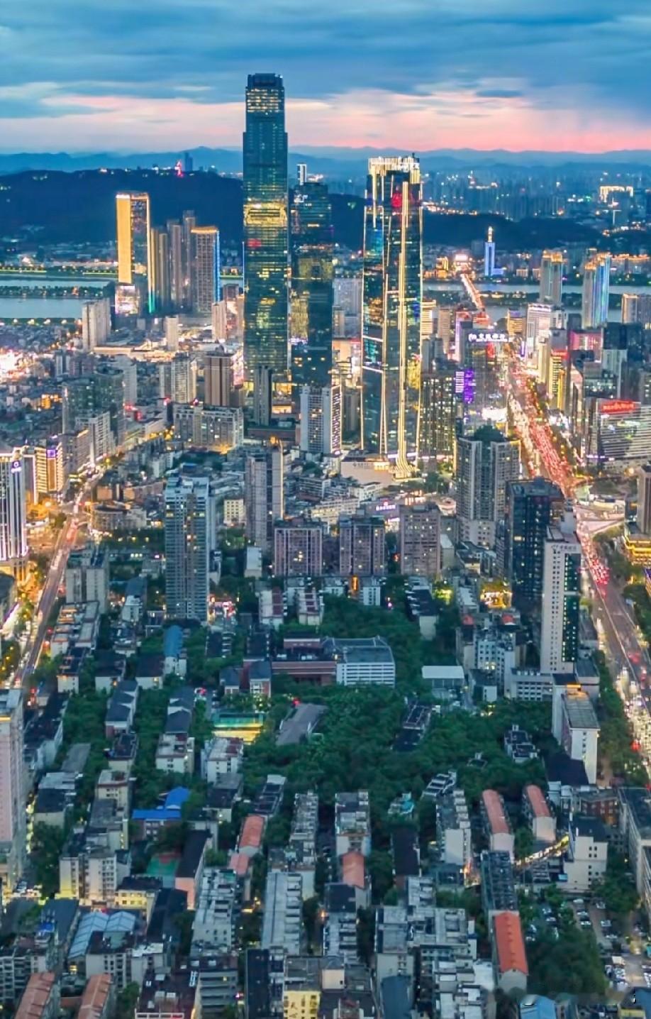 湖南前三季度GDP数据公布了，2025年湖南前三季度GDP为40240.56亿元
