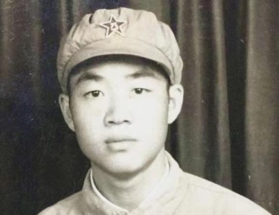 1951年，志愿军张典文擅自朝美军帐篷开了一炮，连长大怒，正要处罚他时，团长紧急