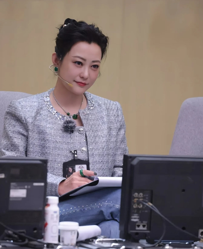 演员郝蕾真的特别适合做导师，虽然她没得过什么大奖，但是她三观很正，演技在线，不会