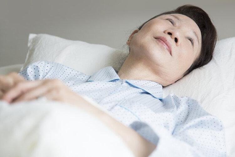 71岁男子清晨去世?医生叹息:中老年人,早上千万牢记“3不要”清晨对中老年人