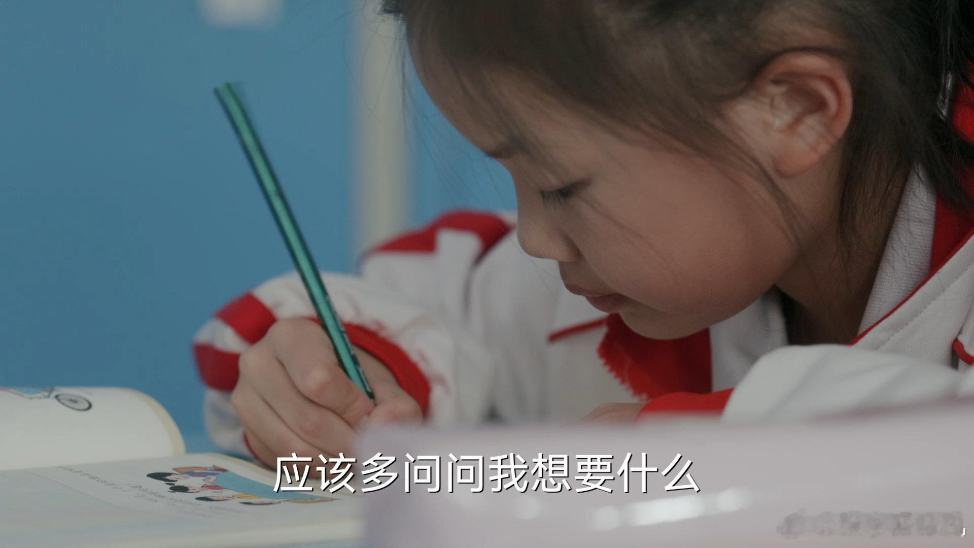 家长贴的标签是小孩解不开的结愿每个孩子都能在理解和鼓励中长大，而不是在标签和否