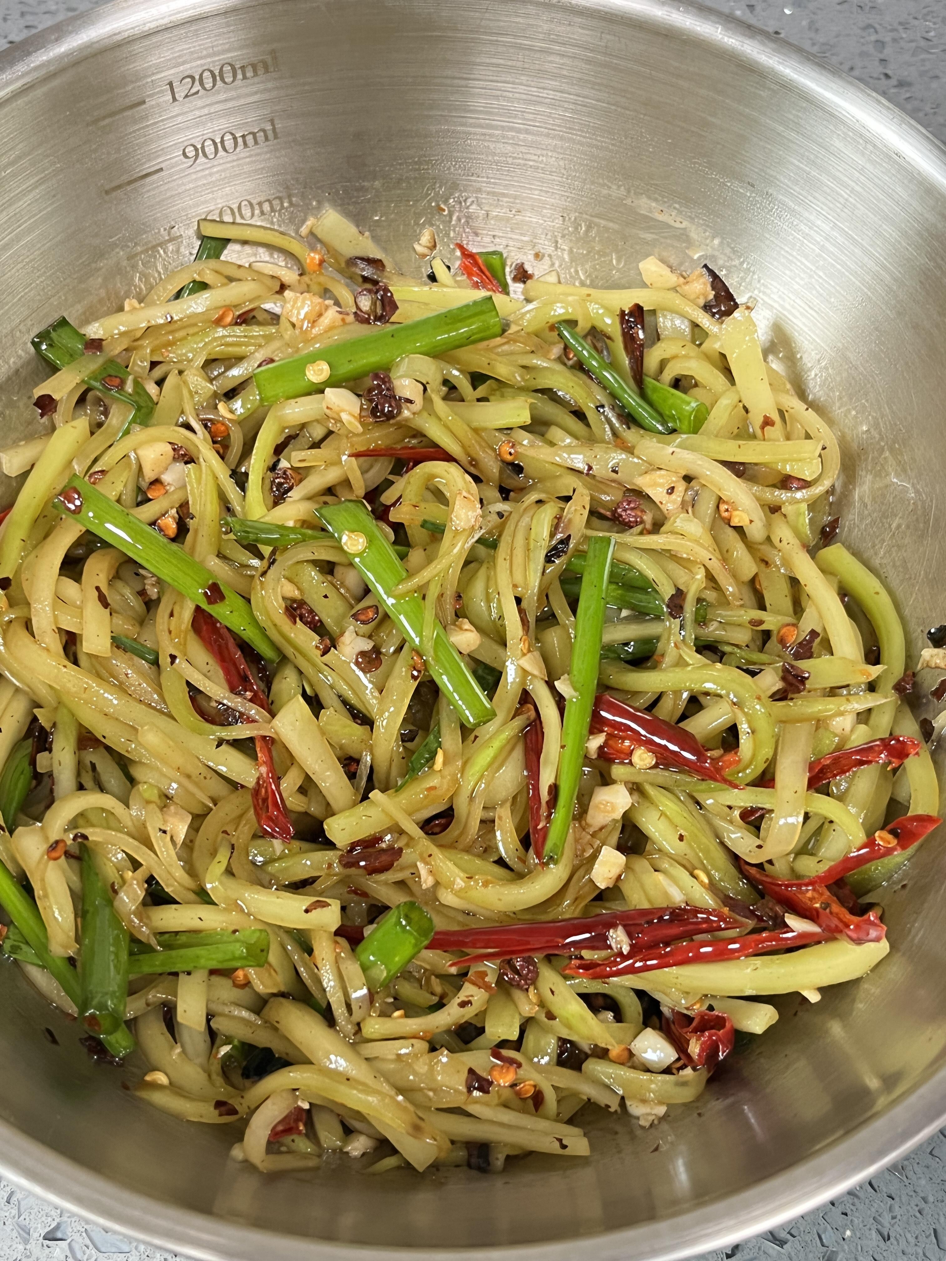 炝拌莴笋丝✨清爽脆嫩，比炒的还好吃，巨下饭今天解锁炝拌莴笋丝，口感和炒的完全不