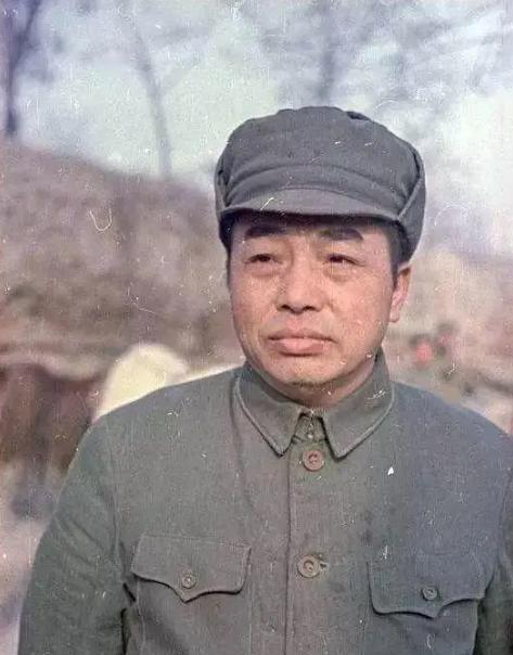 🌞1939年，国军中将陈铁设宴款待彭德怀，席间，陈铁的夫人突然悄悄说道：“