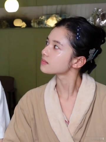 你的意思这是张婧仪素颜原本计划长成张婧仪素颜这样对比好多艺人的素颜状态，张婧仪