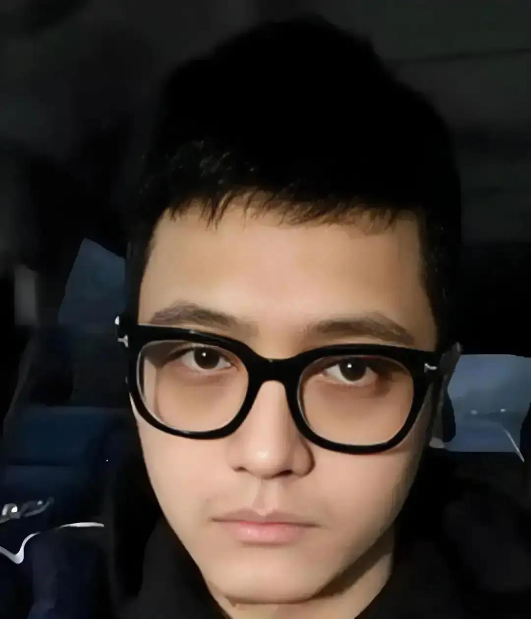 宋喆蹲了六年刚出来，托人给远在国外的马蓉捎话，说还想再续前缘。马蓉那边直接冷处