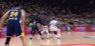 崔永熙准备不周到，麦考尔渐入佳境，萨林杰太给机会广东队3分被摁死，不只是三分