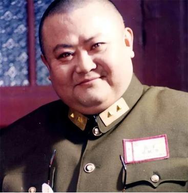 解放后，川军名将范绍增将七个妻子叫到身边，现在实行一夫一妻了，七个当中，只能留一