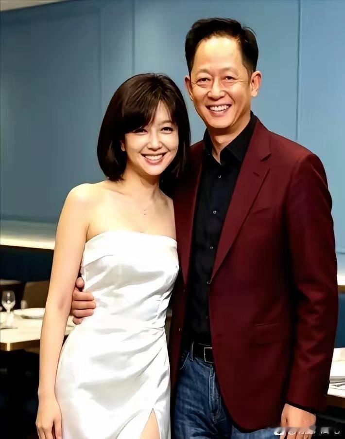 演了五回夫妻，他俩咋就没成？王志文一次喝多了，半开玩笑地问江珊：“咱俩都演了五