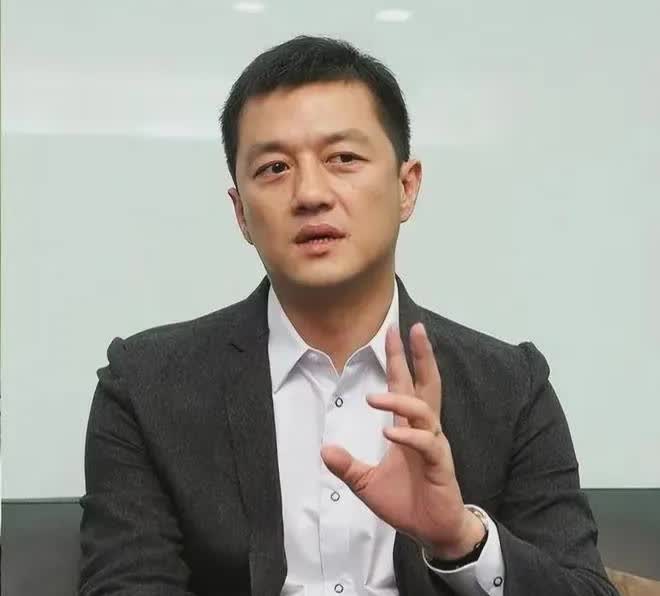 李亚鹏在采访里聊嗨了，直接摊牌说：“以前我确实赚过不少，实打实的