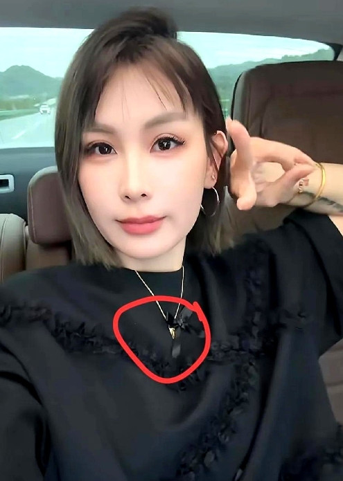 昨晚瑾汐爸爸，哥哥，还有大表哥，在宾馆大厅聊了很久，网友猜测，瑾汐一家人召开了“