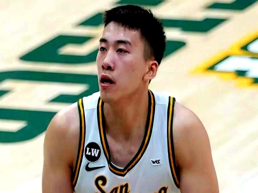 王俊杰又炸了。打华盛顿州立，他首发21分钟，4次三分全进，3个罚球全中，1