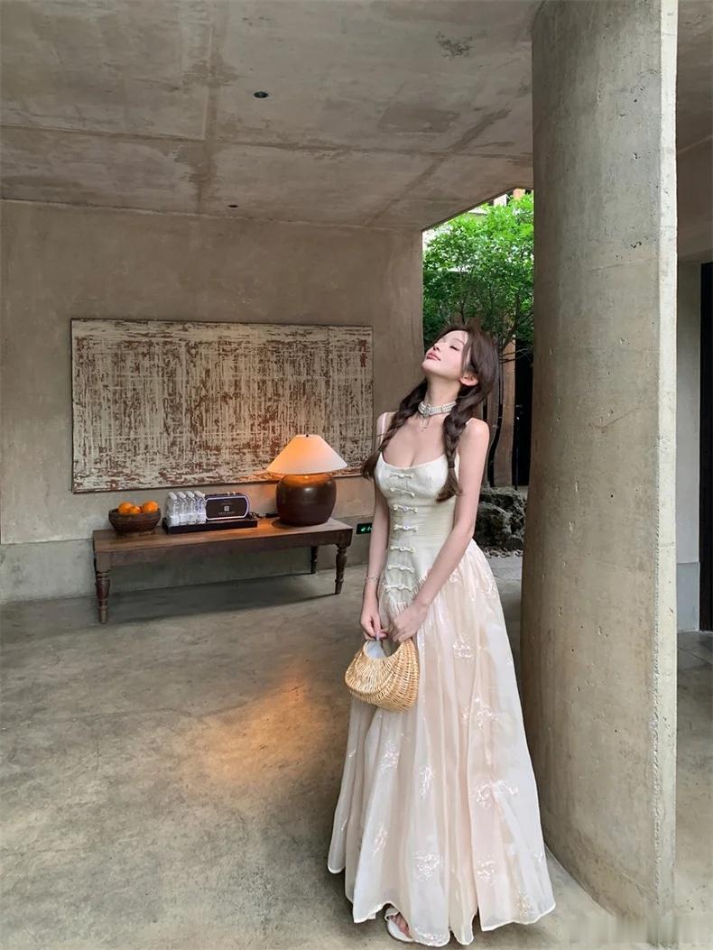 当然要去靠近一个本身就好且对你好的人啊～