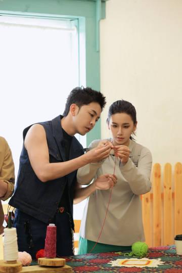 怪不得粱淞这么有恃无恐，何美延这是有多爱粱淞？她说自己如果带着记忆回到十八岁就不