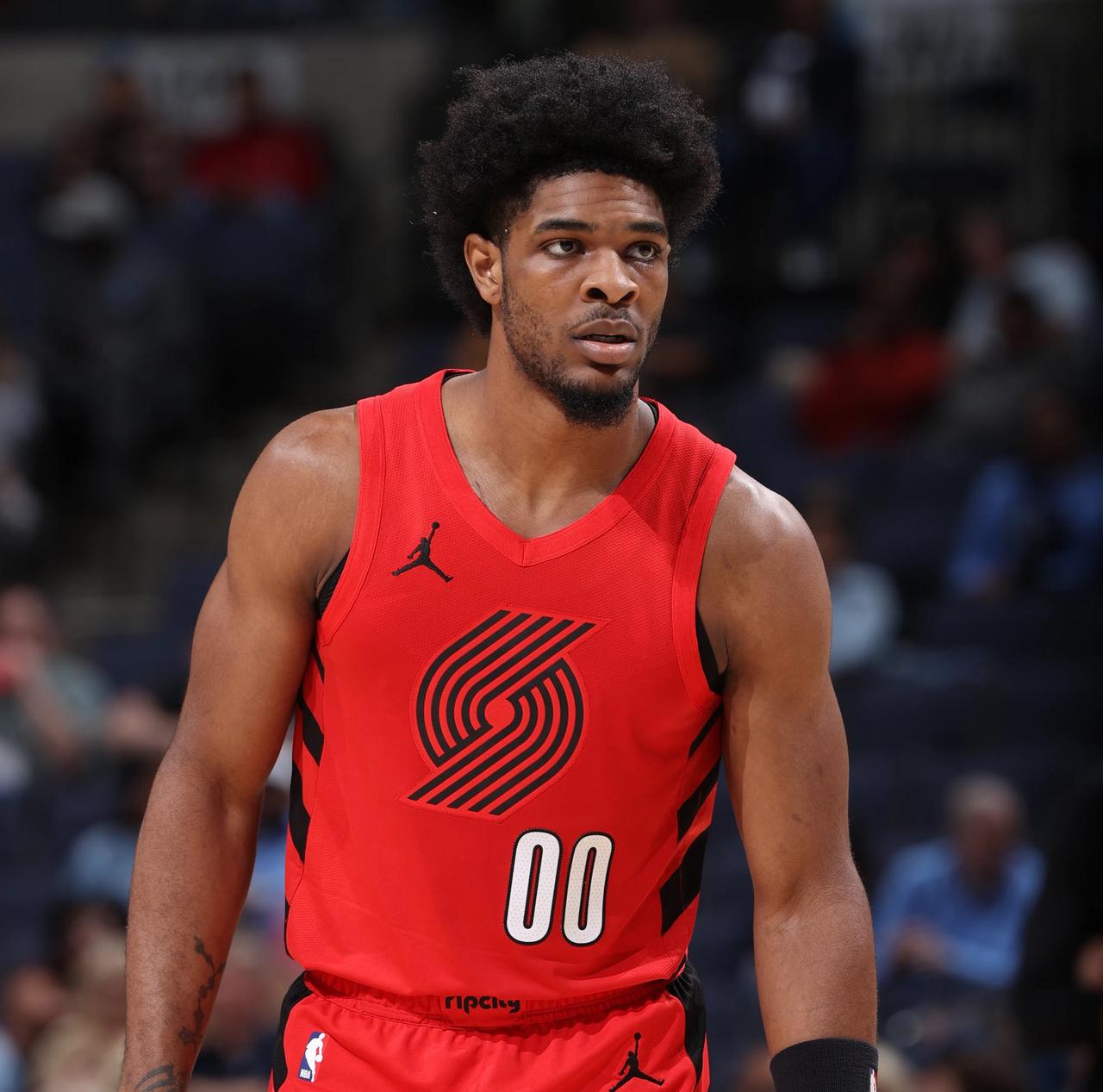 亨德森面临生涯的关键赛季！进入NBA之前，亨德森被媒体吹捧为能够与文班亚马竞争