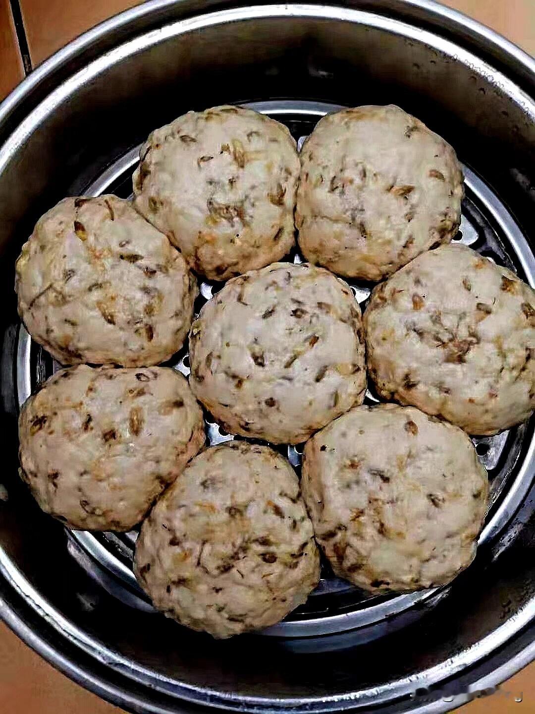 这是一笼包子,这笼包子里包的是什么?有没有人想过?歌手郑智化。是我非常崇拜且尊