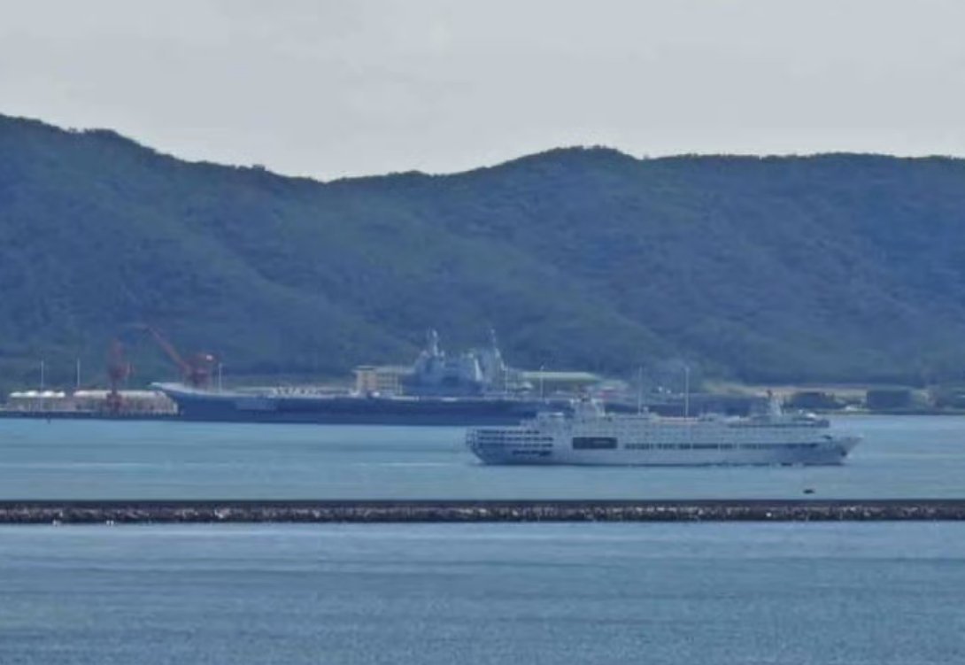 旗子都降了，075也撤了，看来仪式是昨天办的……[doge]等今天的新闻联播吧[