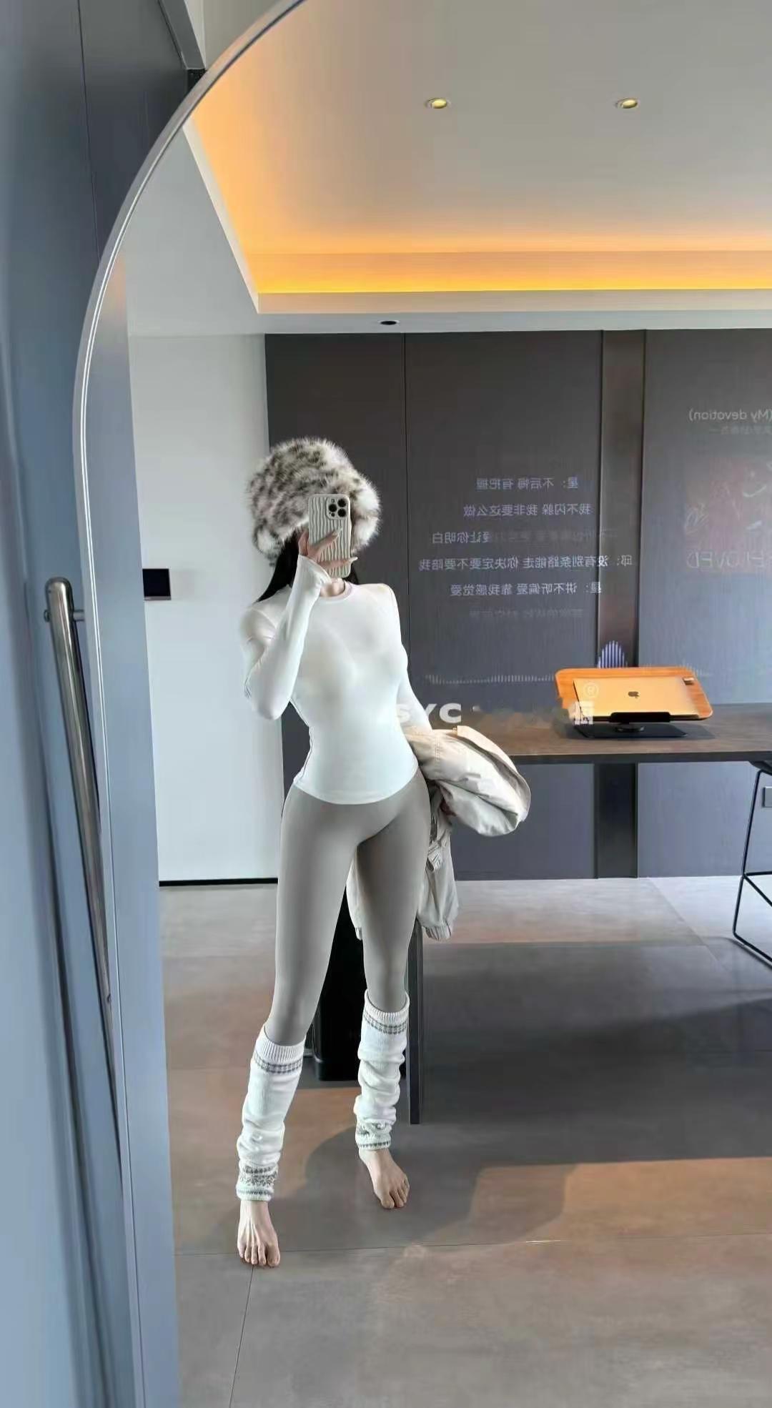 健身美背爱健身的小姐姐瑜伽服搭配<!--{img:0}-...