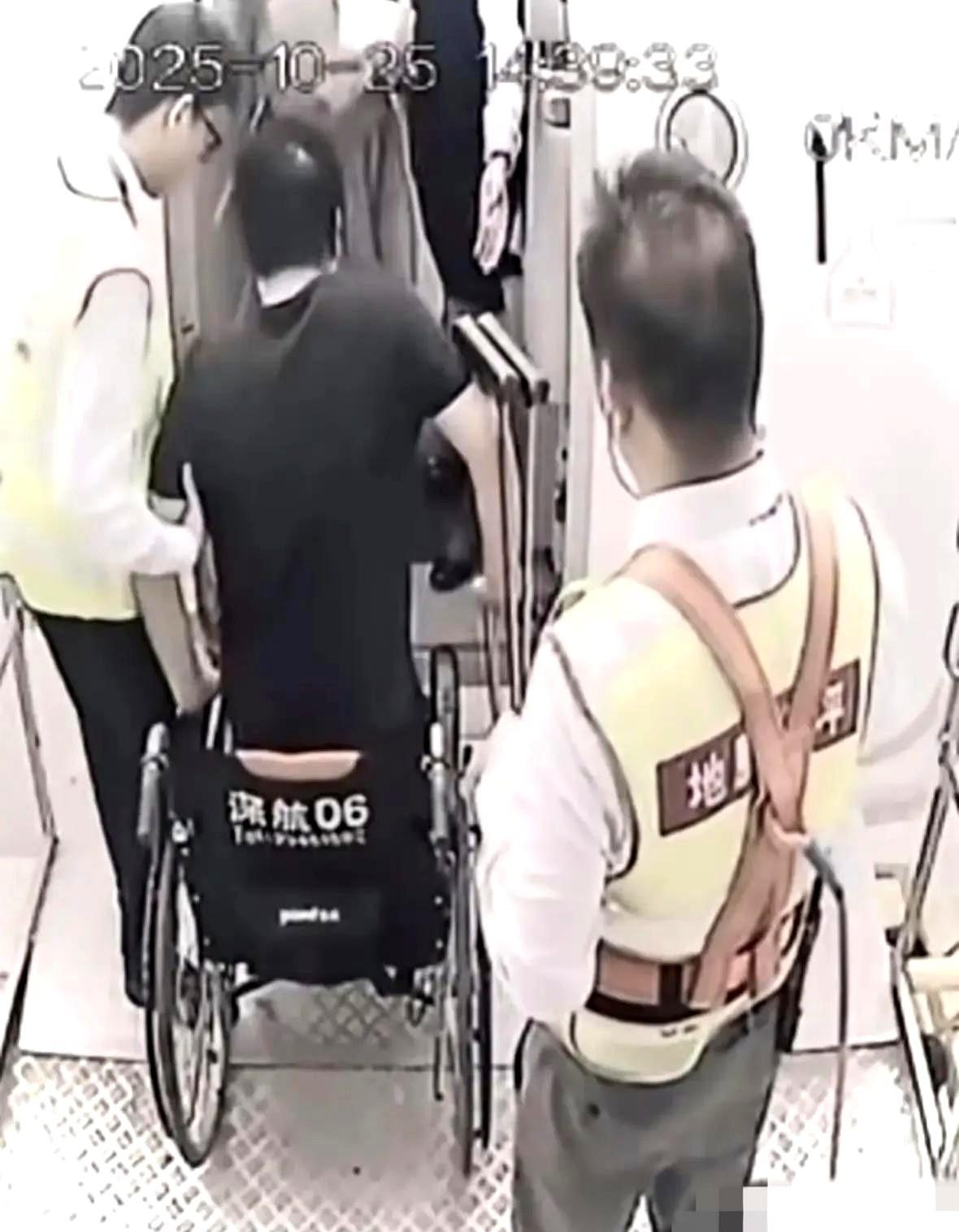 完整视频公开后，郑智化不得不面临窘境。如果不是因为有视频，机场工作人员必然要蒙