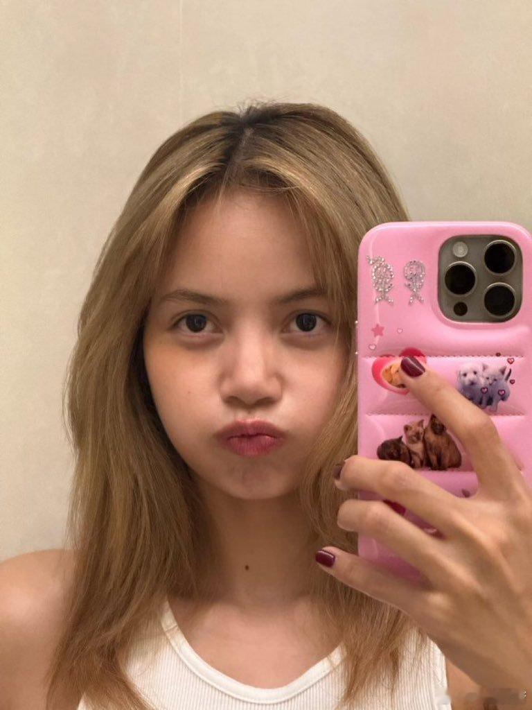 Lisa最新素颜照，这状态简直无敌了！​​​