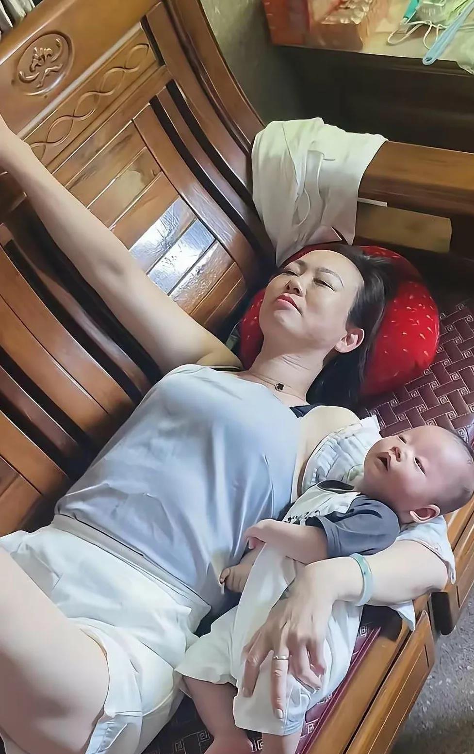 丈母娘带孩子，顾得着看丈母娘顾不得看孩子。