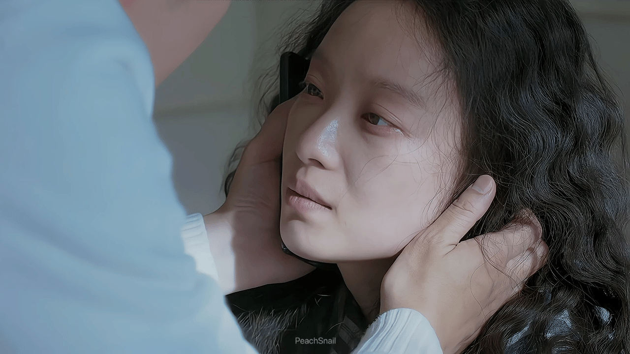 倪妮一分麻木，两分讥讽，三分漫不经心…一种收放自如的疯感…隐身的名字倪妮任小