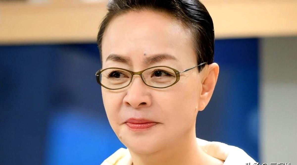 宋丹丹要给儿子买百万路虎，巴图扭头提了辆20万的吉普。这事儿发生在2016年