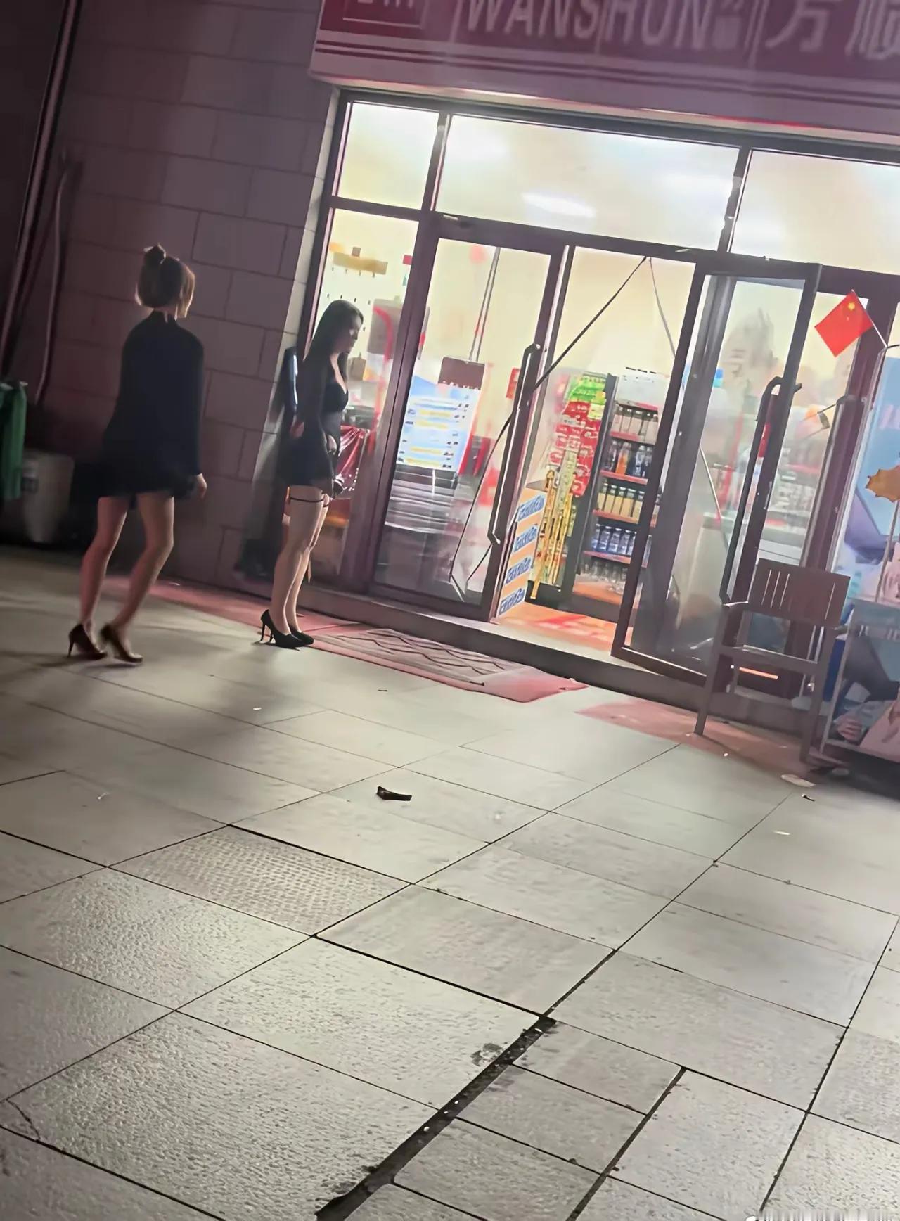 正好路过进去买个水吧