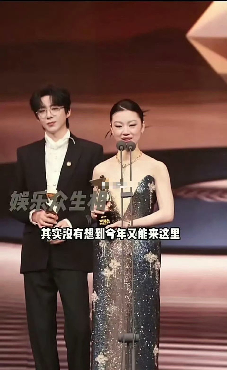 单依纯这姐妹硬件都成这样了，居然还那么火