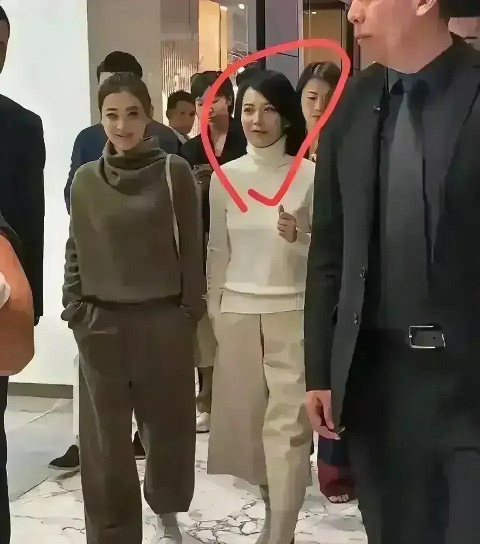 我的个妈呐！我在澳门威尼斯人购物中心碰到了谁？老了，真的老了，叫人看得都移不开眼