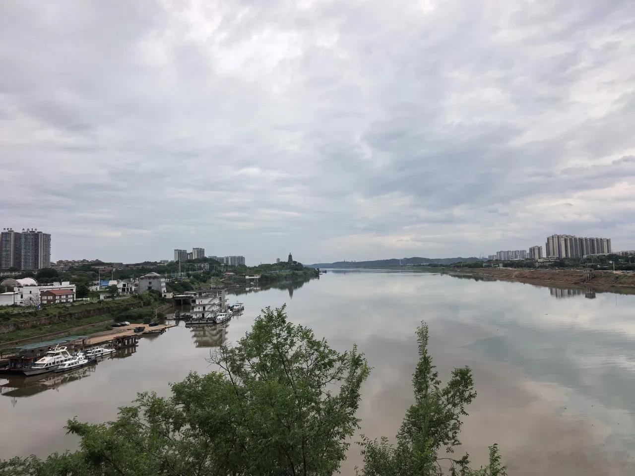 紧急提醒，明天要大变天？A股探底回升，上证指数涨0.92%，深证成指涨0.26%