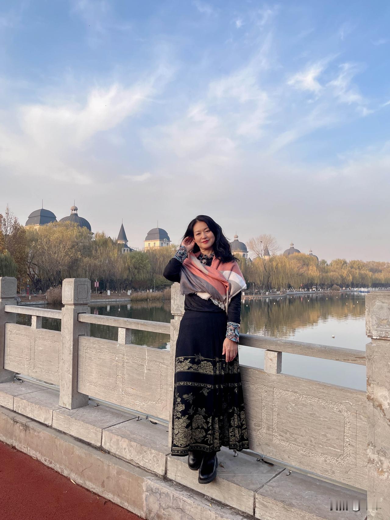 我今年53岁，再过两个多月，我就迈入54岁了，好日子不多了，想玩就玩，想花就花吧