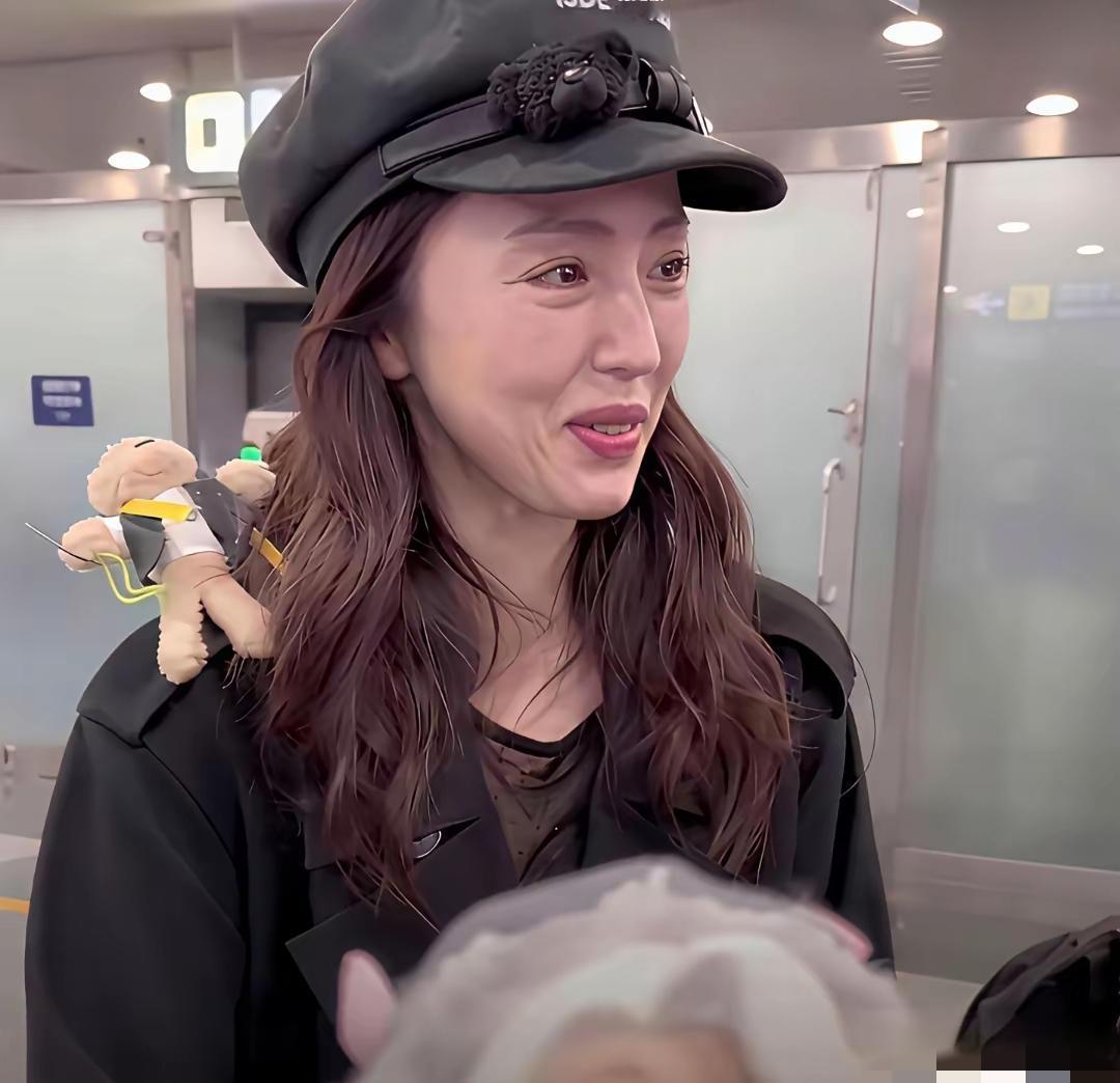 这是谁这么不厚道距离那么近拍人家董璇那么大的美女被你拍成这样于心何忍大概