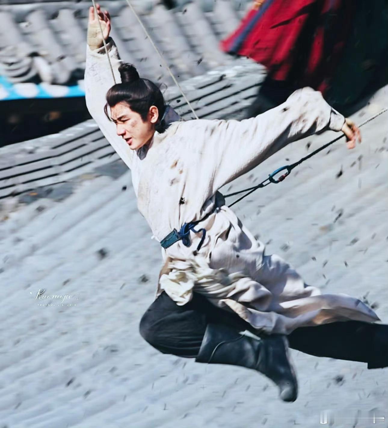 剧怎么可能谁演都一样！成毅真的是戏比天大，演戏真拼命！每天高高兴兴去上班，以赤诚