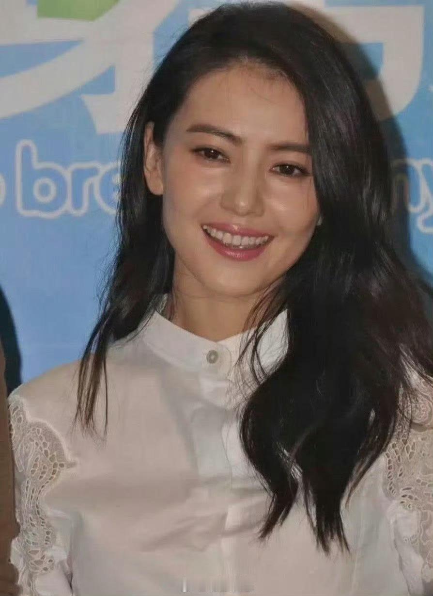 高圆圆40多岁了脸上还有娇颜蛋白​​​