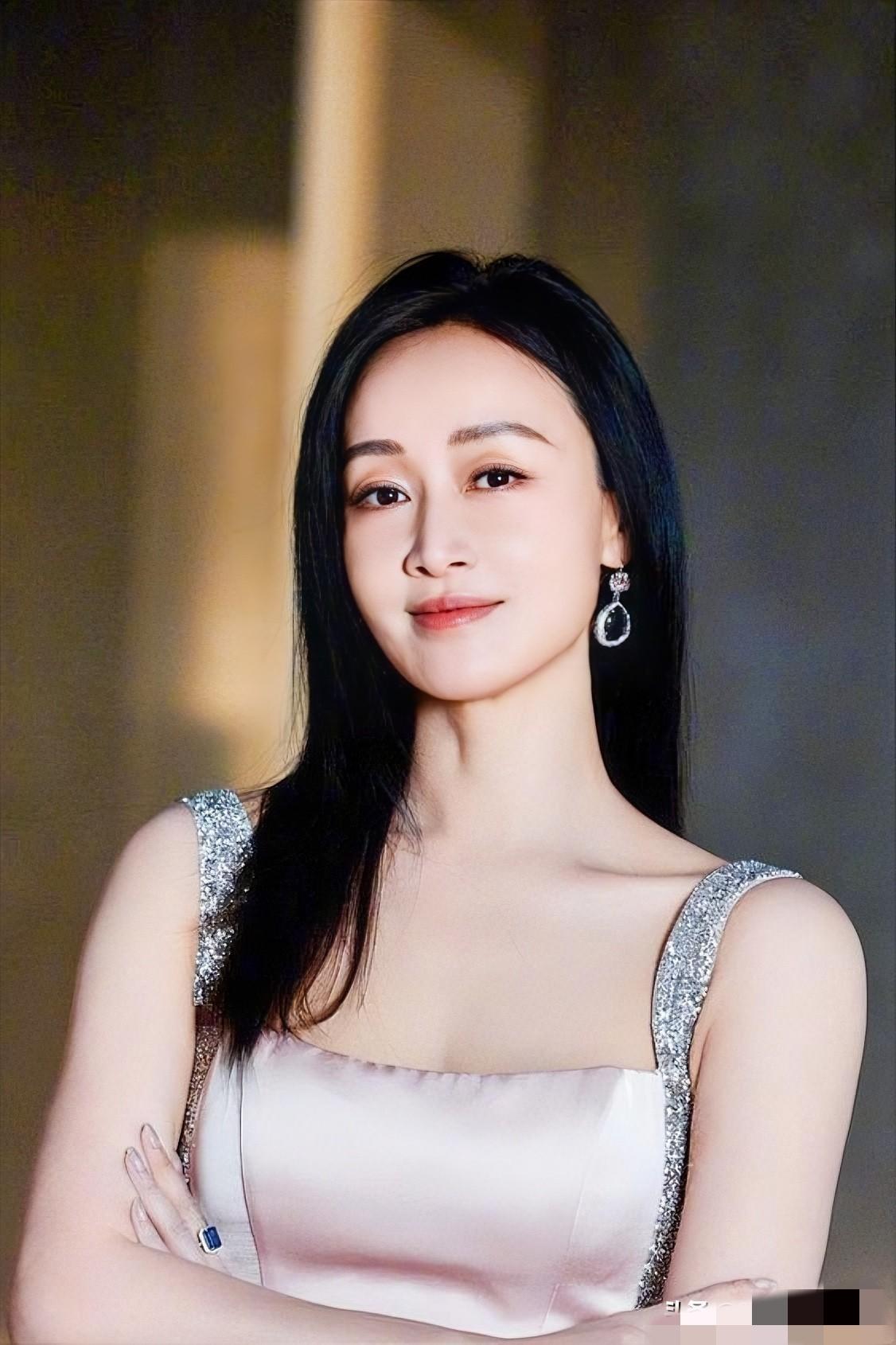 芒果台这次踢到什么东西了？一脚猛踹纯钛合金钢板！赵子琪根本不是任人拿捏的软柿