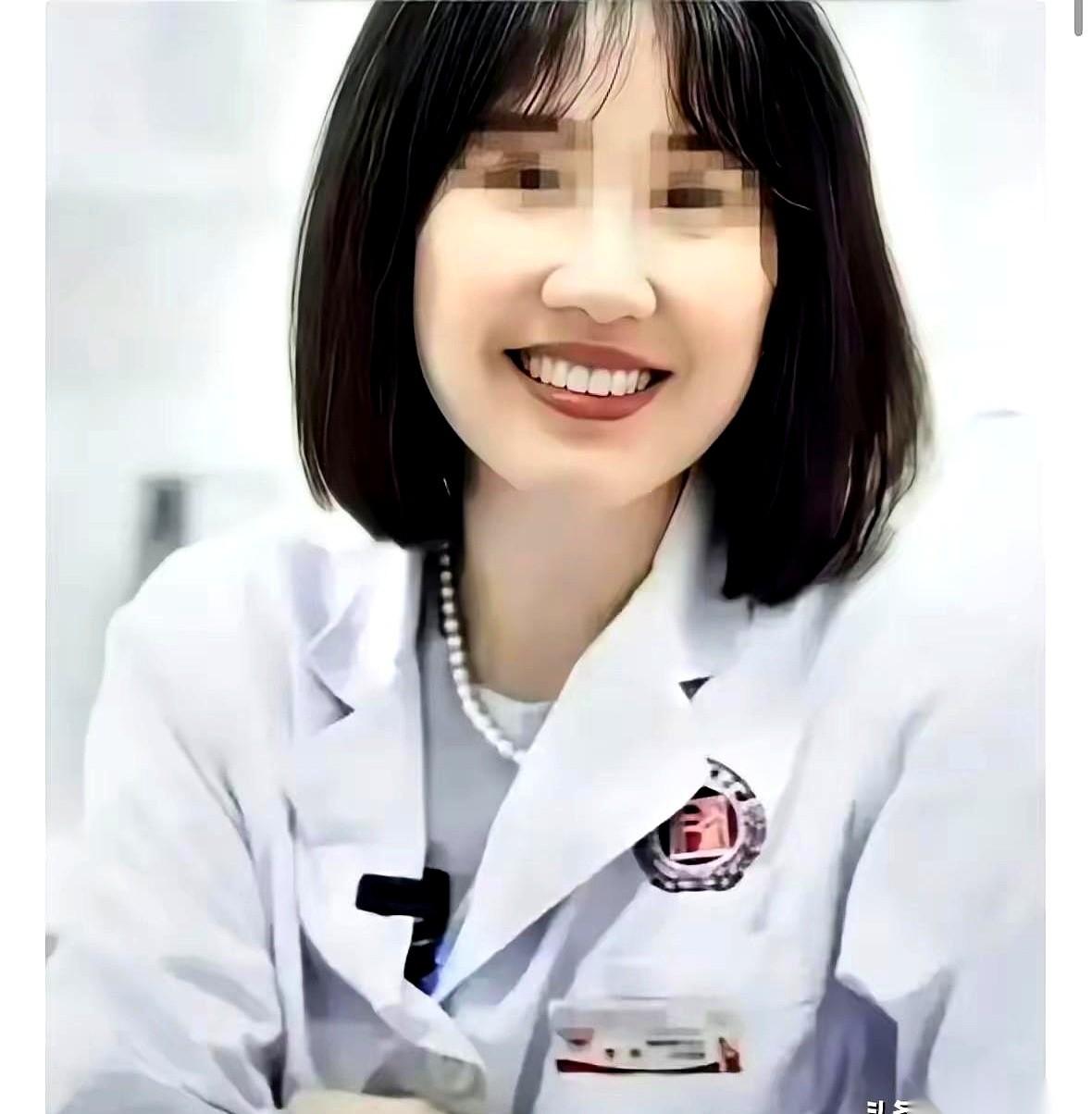 病历单递过来，主刀医生那一栏印着两个字：曾琦。旁边我妹倒吸一口凉气，猛地扯住了我