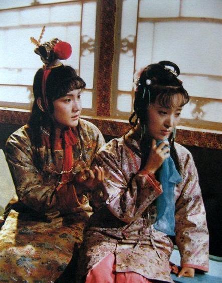 贾母为宝玉提出的择偶标准，将黛玉排除在外。一直有人说，贾母是“木石姻缘”的坚