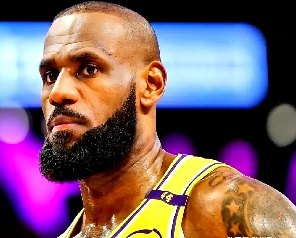 湖人这双核，真把快攻玩明白了！41岁的詹姆斯，快攻扣篮联盟第一，场均快攻得分