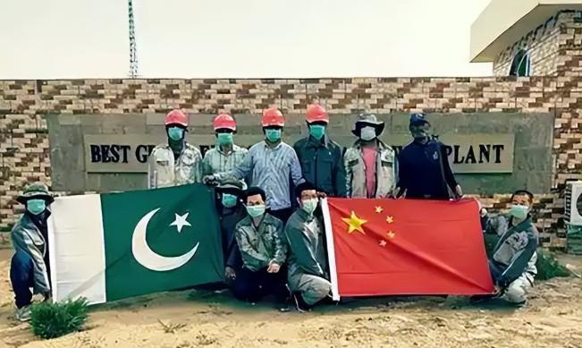 中国终于出了一口气，巴基斯坦欠咱们300亿美元外债，也终于可以还清了。 十年
