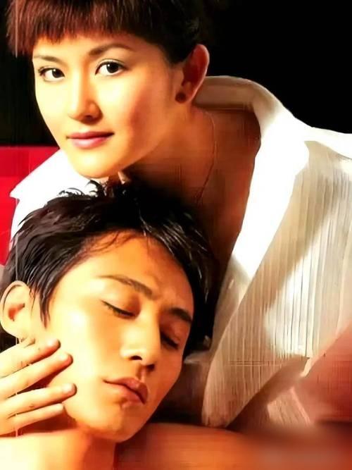 2006年初，谢娜跟刘烨提出分手，两个人结束了6年的同居恋情。分手后刘烨自己关在