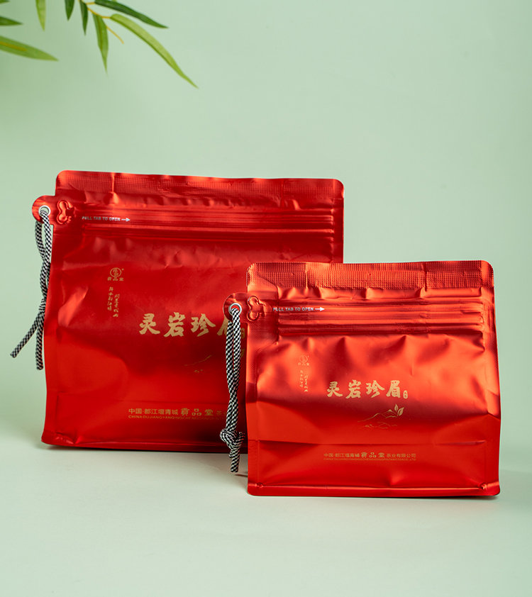 最近发现了一款很有意思的红茶——灵岩珍眉都江堰红茶，不只名字有诗意，茶本身也大有