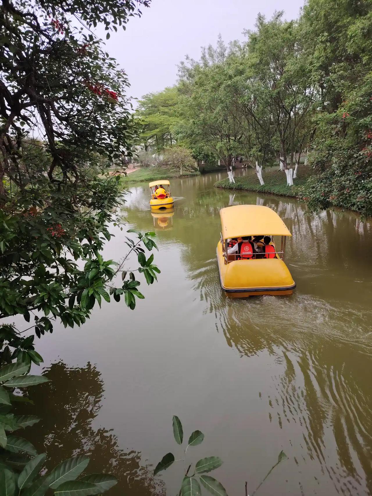秋雨无心摧落叶，春雨意润春笋耒。摧叶润笋。