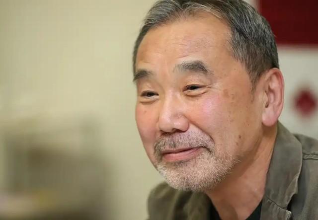 日本作家村上春树曾说：我父亲是侵华日军，我从不吃中国菜，因为我不配，我也不生小孩